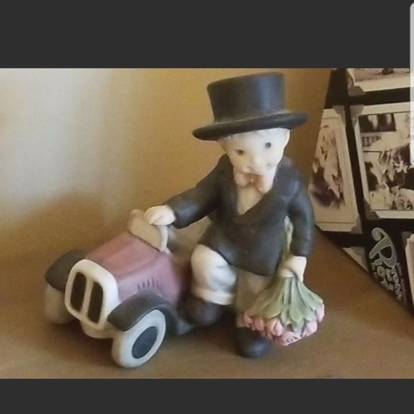 Pretty As A Picture One Of Lifes Sweetest Moments Enesco Figurine 472379 - Picture 4 of 12